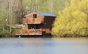 Cabanes flottantes et gîtes au fil de l'eau
